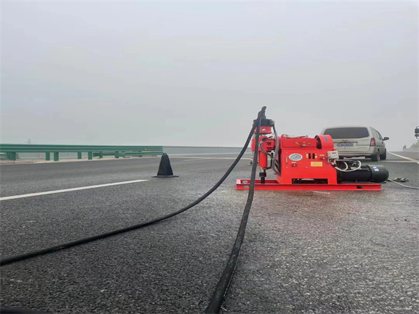 柳河马路路基路面开裂下沉注浆加固灌浆